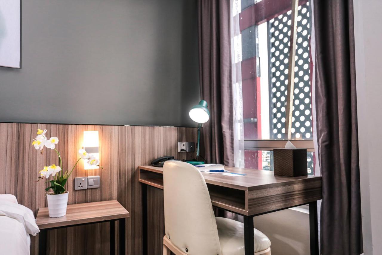 קואלה לומפור Days Hotel & Suites By Wyndham Kl - Chan Sow Lin Mrt Or Lrt מראה חיצוני תמונה