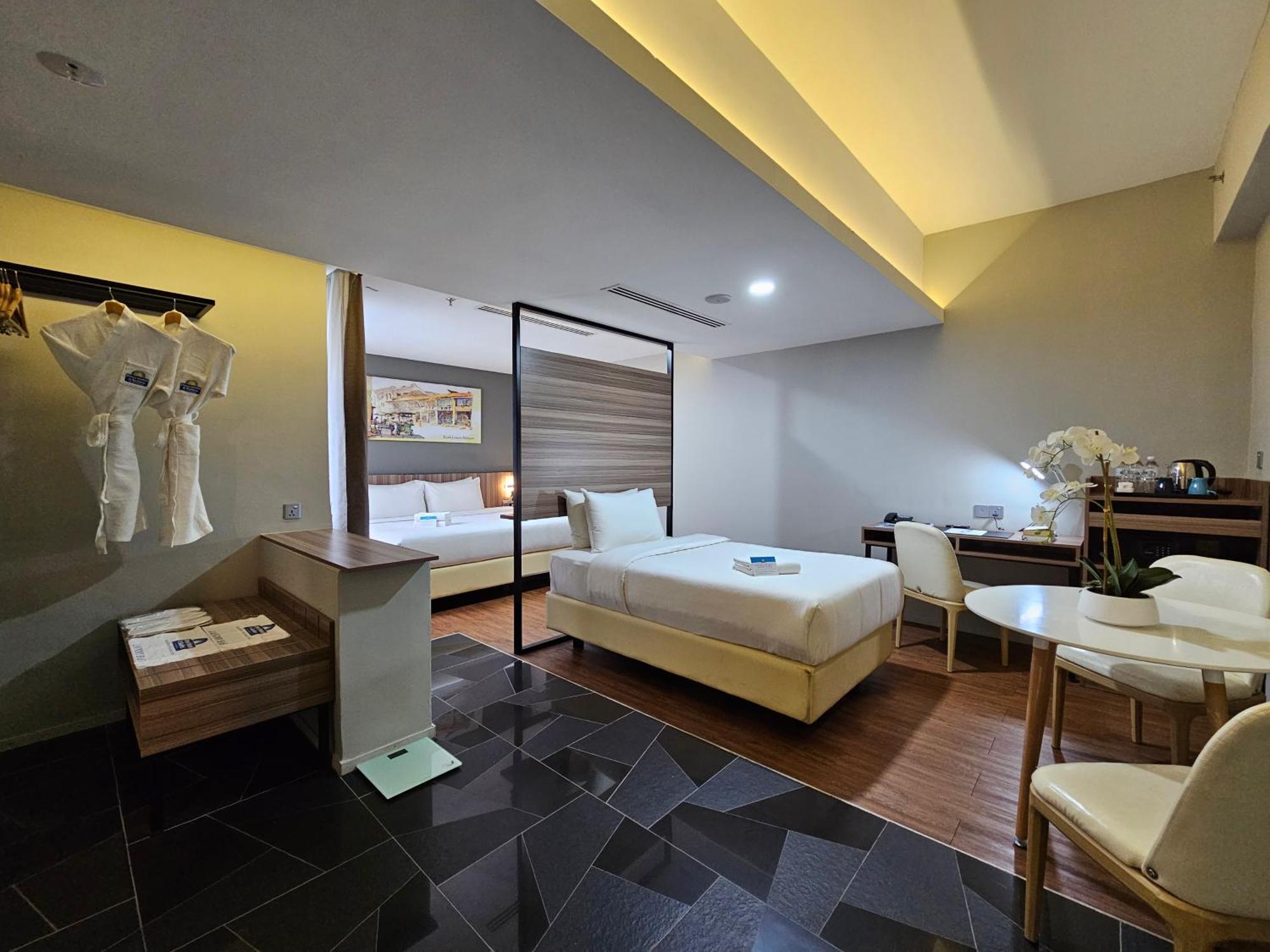 קואלה לומפור Days Hotel & Suites By Wyndham Kl - Chan Sow Lin Mrt Or Lrt מראה חיצוני תמונה